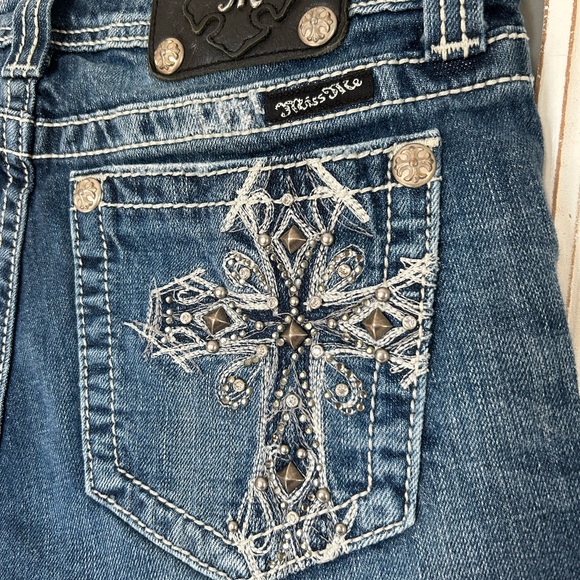 🌟MISS ME Embellished Cross Jean Shorts - EUC 🌟 - Picture 2 of 7